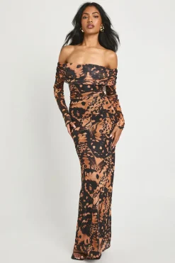 boohoo Robe maxi Bardot imprimée abstraite<Femme Looks Chocolat|Robes À Manches Longues