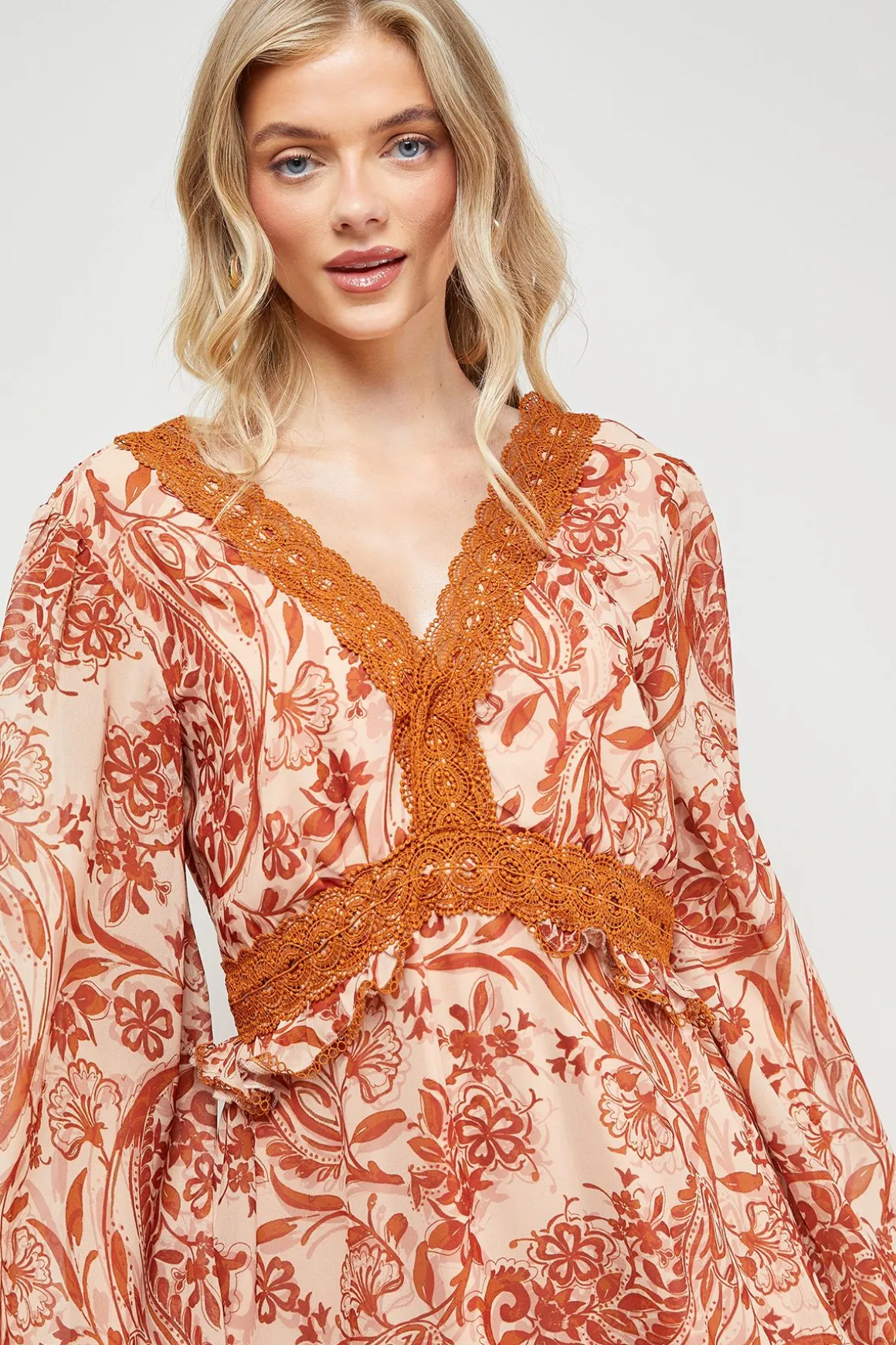 Robe Maxi Boho Imprimée avec Détails en Dentelle Volumineuse