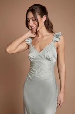 Robe Maxi Caraco Demoiselle D'honneur À Boutons Et Finitions Dentelle
