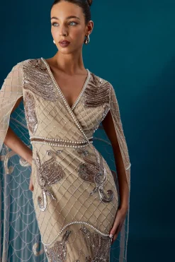 Robe Maxi Coast Muse Richement Ornée Avec Manches Cape