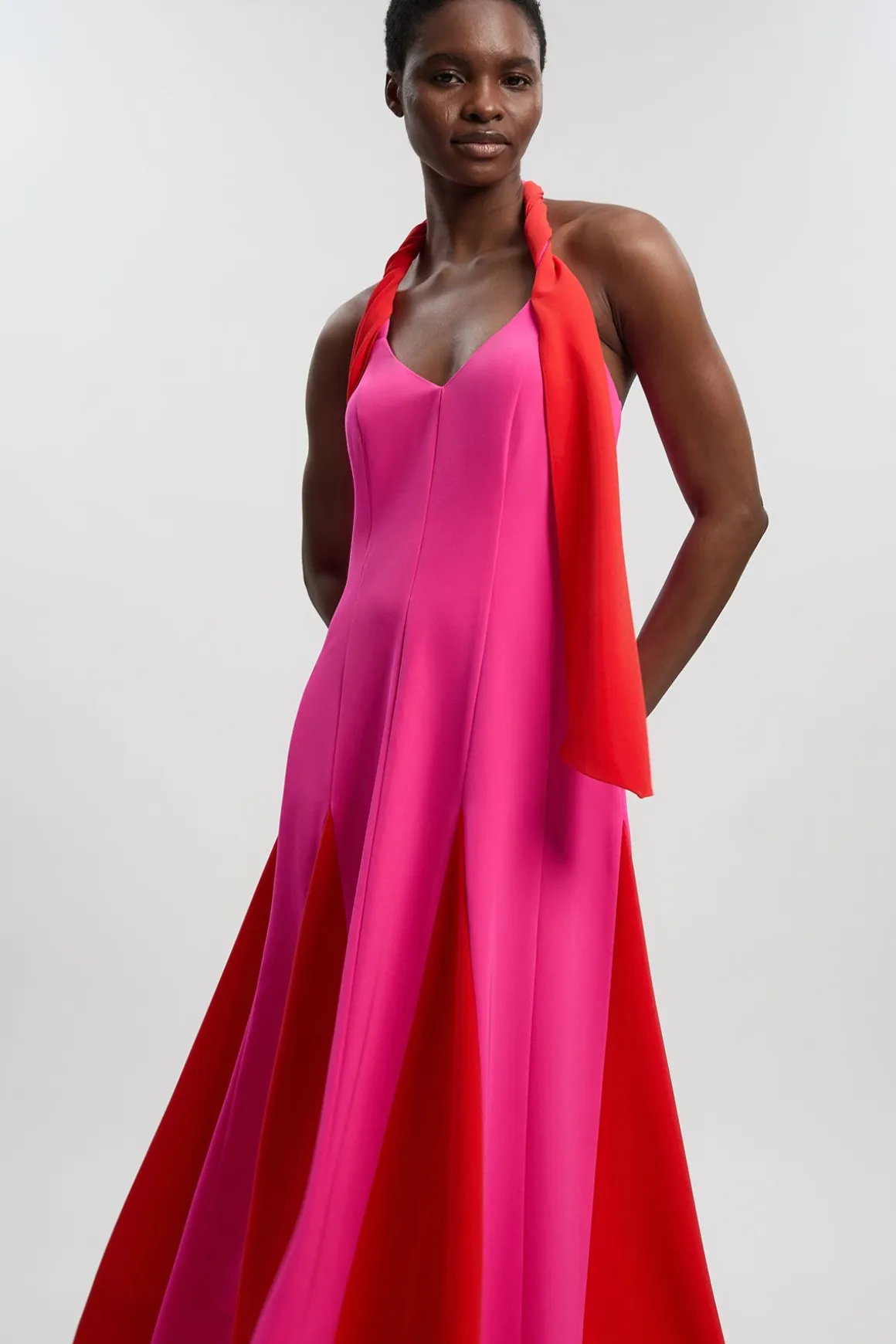 Robe Maxi Col Halter À Détails Color Block Tailleur Souple Petite