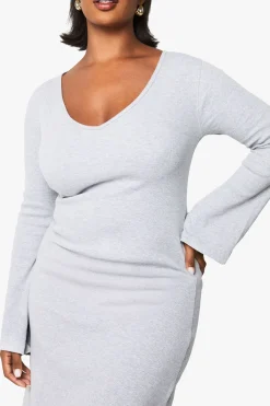 Robe Maxi Côtelée À Col V Et Manches Évasées Plus Basic