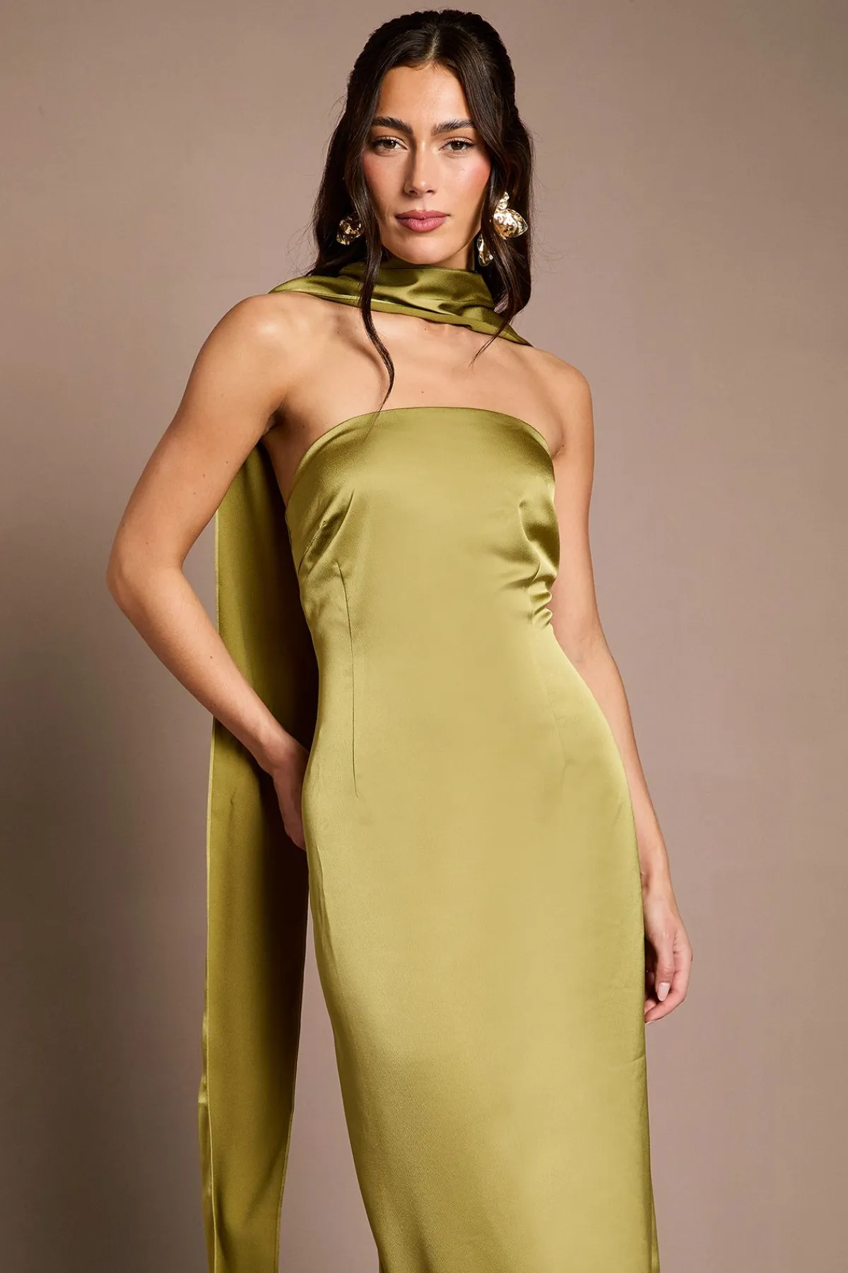 Oasis Robe Maxi De Demoiselle D'honneur Bandeau En Satin Avec Foulard<Femme Robes Demoiselles D'Honneur|Satin Et Dentelle