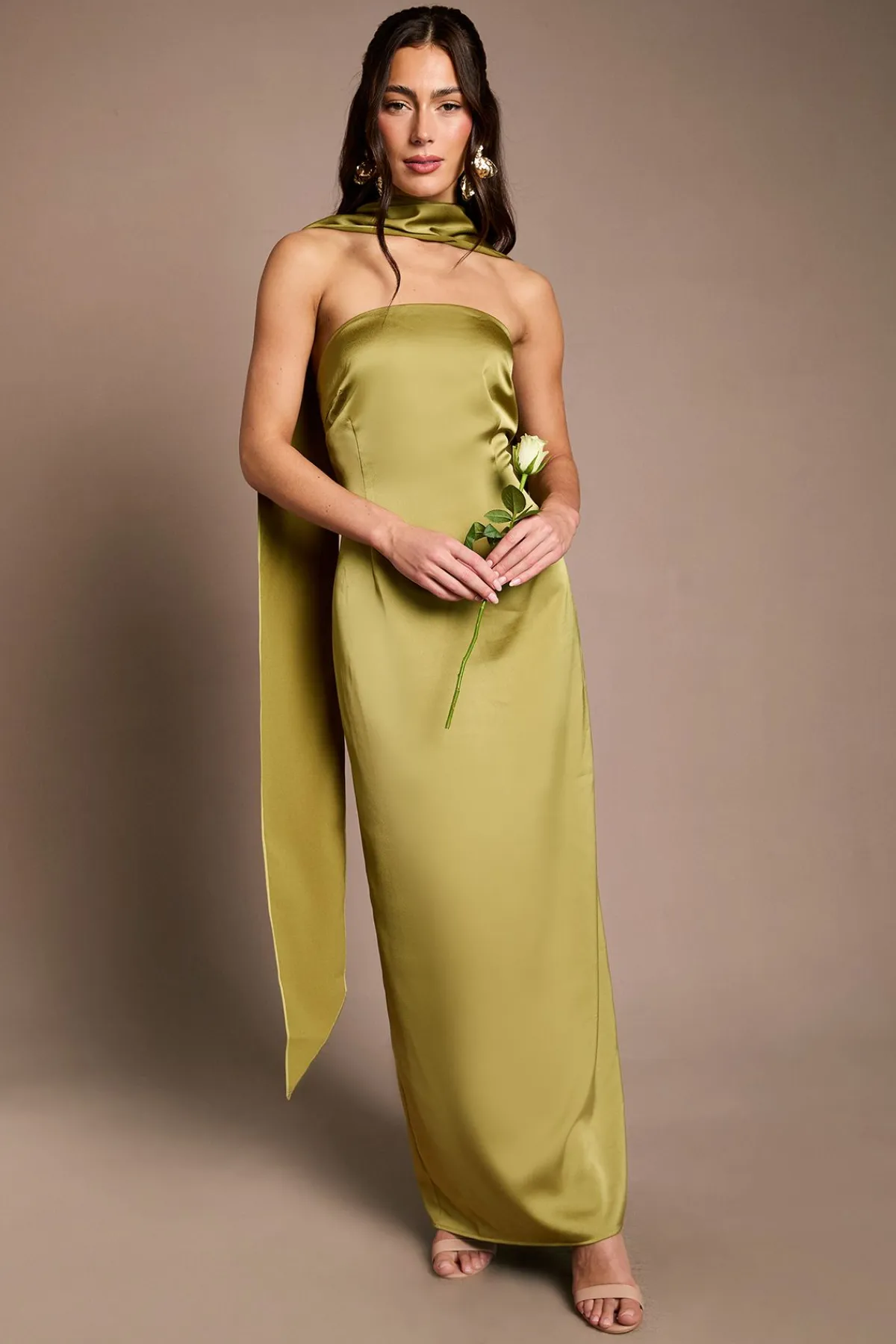 Oasis Robe Maxi De Demoiselle D'honneur Bandeau En Satin Avec Foulard<Femme Robes Demoiselles D'Honneur|Satin Et Dentelle