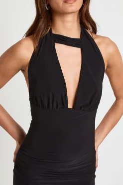 Robe Maxi Double Couche En Tissu Slinky À Col Licou Avec Détails Froncés Sur Les Côtés