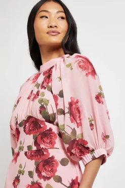 Robe Maxi DP Luxe Petite en Chiffon Floral Imprimé à Taille Empire et Volants Étagés