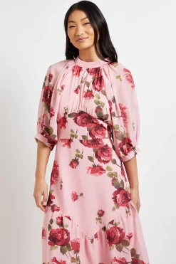 Robe Maxi DP Luxe Petite en Chiffon Floral Imprimé à Taille Empire et Volants Étagés