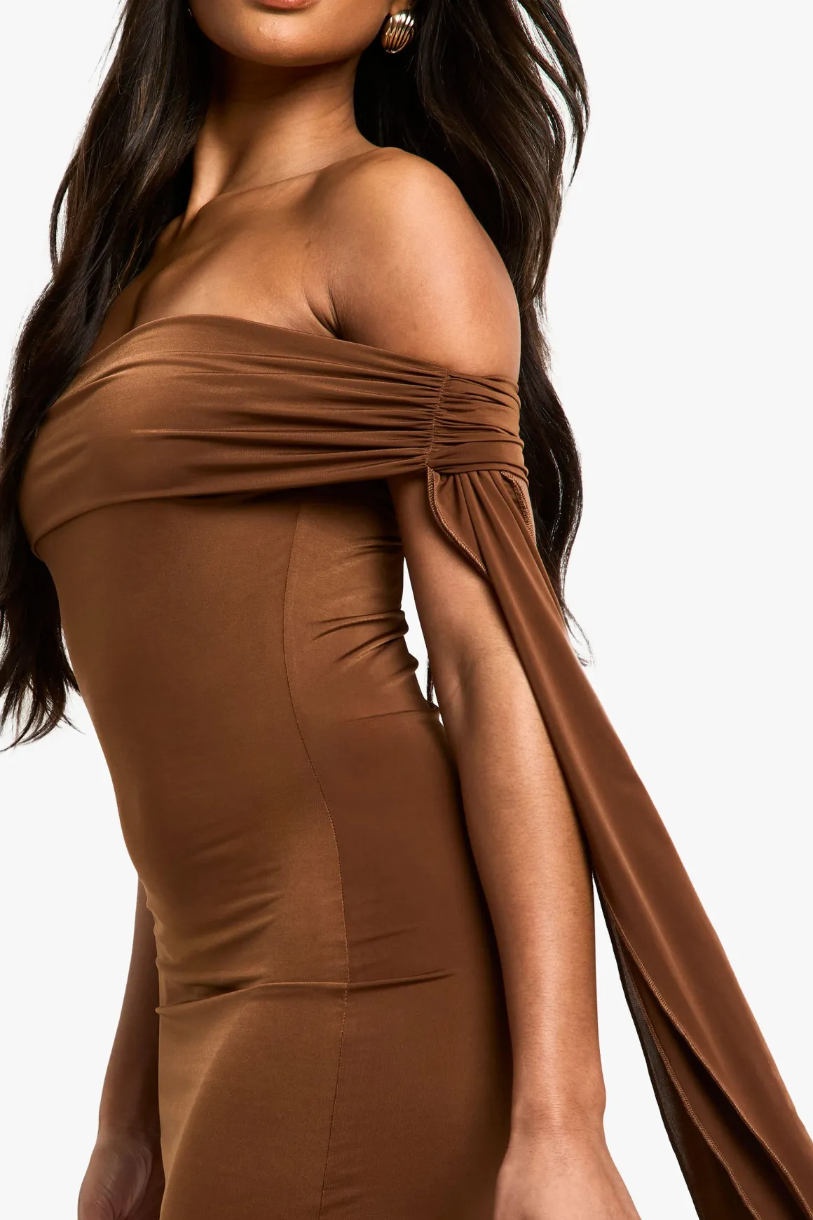 Robe maxi drapée à épaules dénudées avec détail torsadé