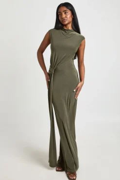 Robe Maxi À Détail De Drapé Latéral En Tissu Slinky Double Couche