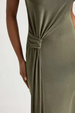 Robe Maxi À Détail De Drapé Latéral En Tissu Slinky Double Couche
