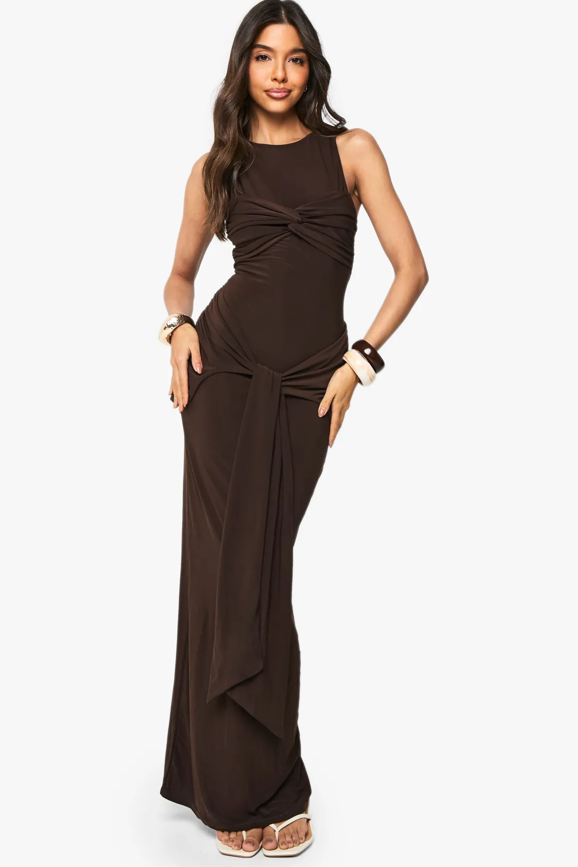 Robe maxi à encolure racer avec détails torsadés et effet froncé