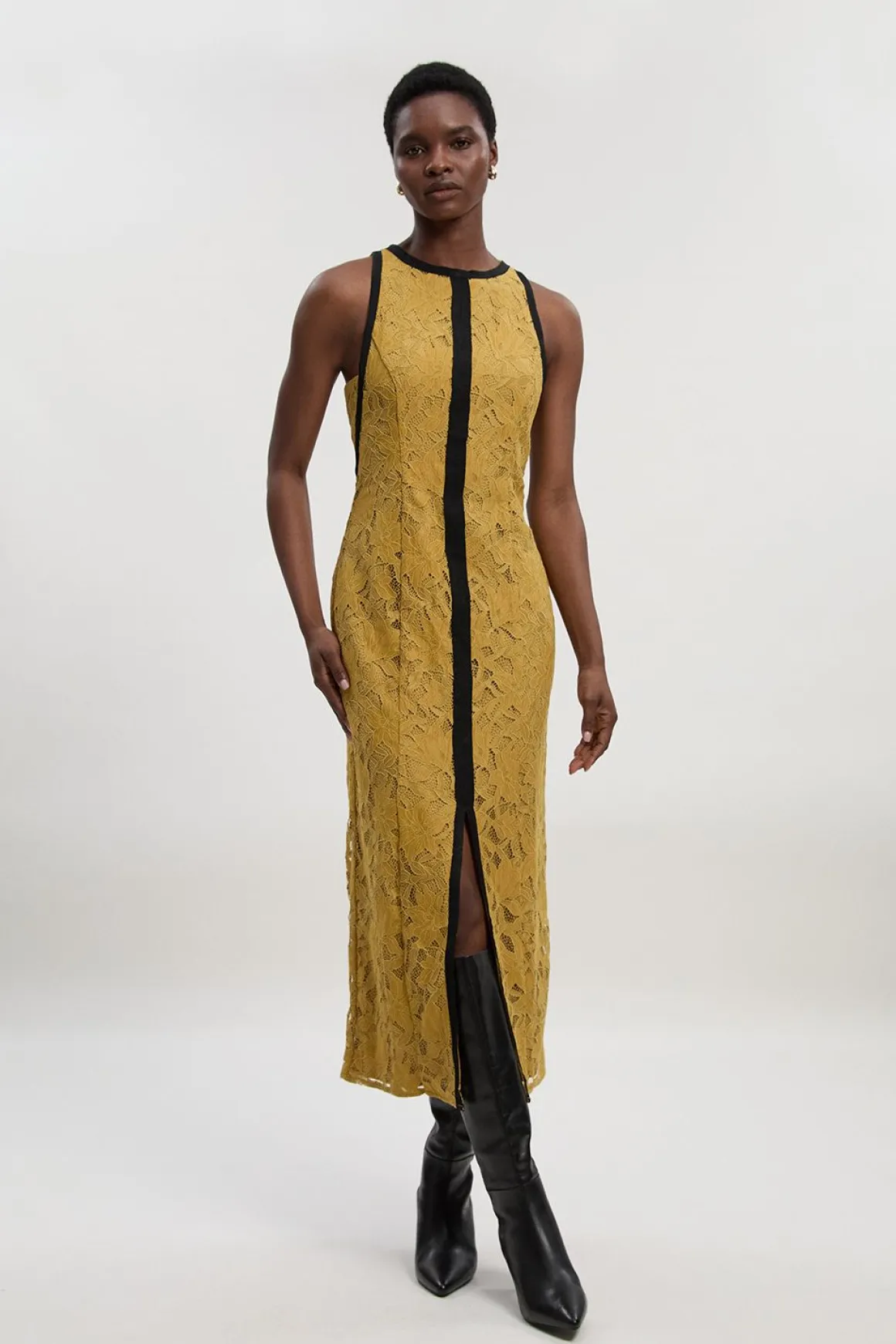 Robe maxi en dentelle avec passepoil noir tissé