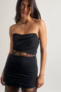 boohoo Robe maxi en dentelle, ornée de sequins et dotée de découpes<Femme Satin Et Dentelle|Robes
