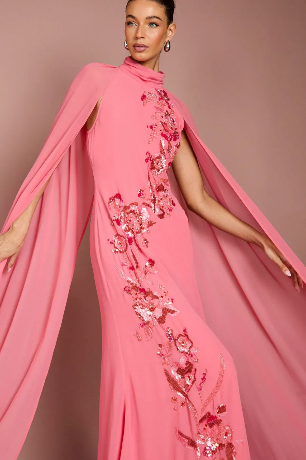 Robe Maxi En Georgette À Cape Fleurie Ornée