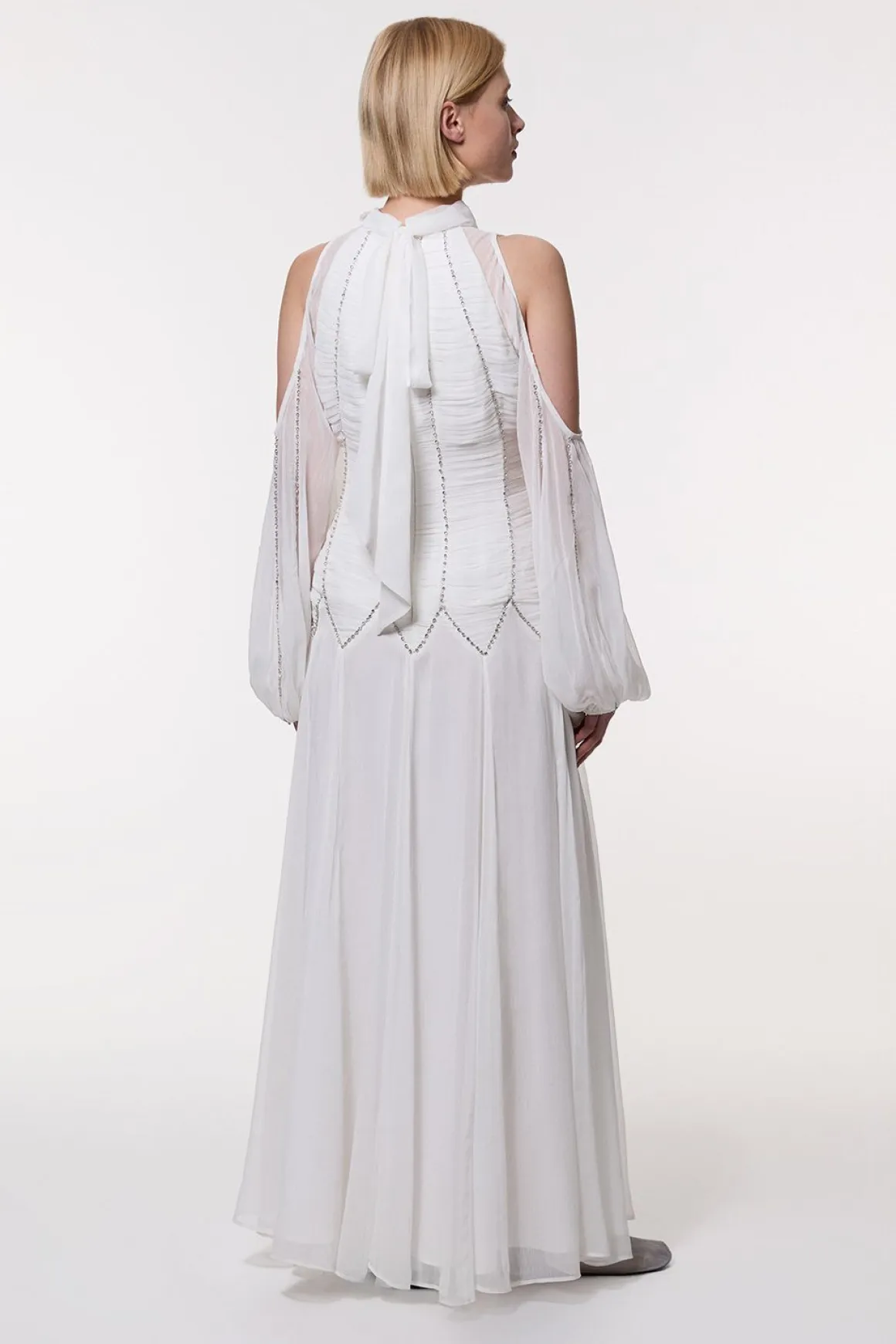 Robe maxi en georgette tissée avec finition ruched, embellie et col montant élevé