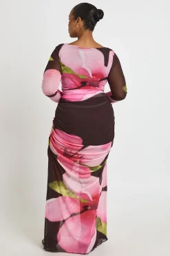 boohoo Robe Maxi En Maille Froncée À Imprimé Floral Grande Taille<Femme Looks Chocolat|Robes À Manches Longues