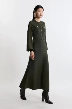 Robe maxi en maille mélange de viscose avec manches en chiffon et détails militaires