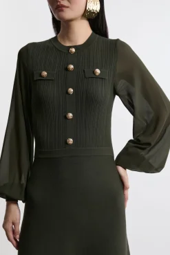 Robe maxi en maille mélange de viscose avec manches en chiffon et détails militaires