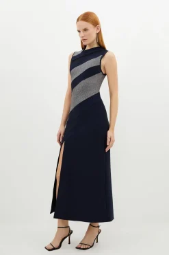 Robe maxi en maille sans manches avec détails en dentelle et bande sculptante