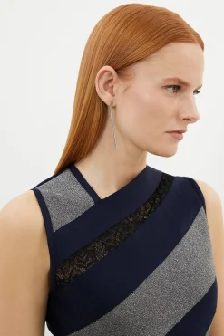 Robe maxi en maille sans manches avec détails en dentelle et bande sculptante
