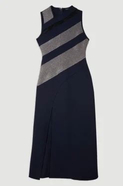 Robe maxi en maille sans manches avec détails en dentelle et bande sculptante