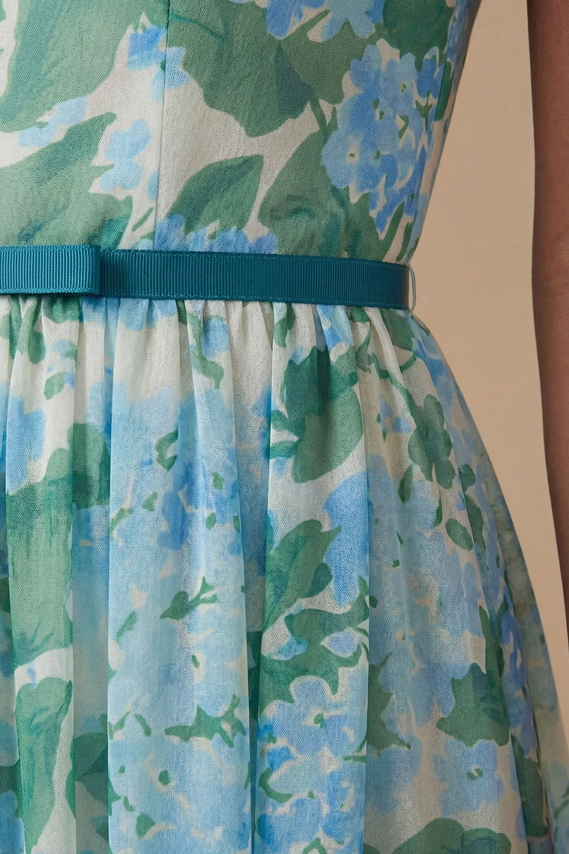 Robe Maxi En Mesh À Imprimé Hortensia Avec Manches Courtes