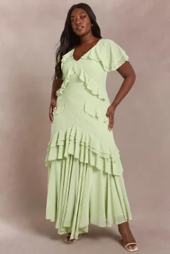 boohoo Robe Maxi En Mousseline Dobby Grande Taille Avec Détails De Volants<Femme Robes|Robe Invitée Mariage