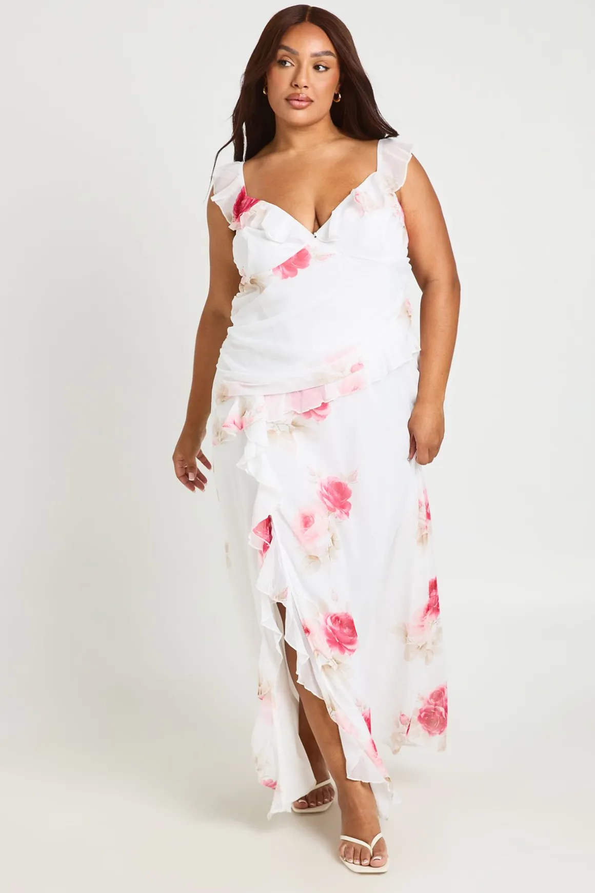 Robe Maxi En Mousseline À Imprimé Floral Avec Décolleté Plongeant Et Détails Volantés