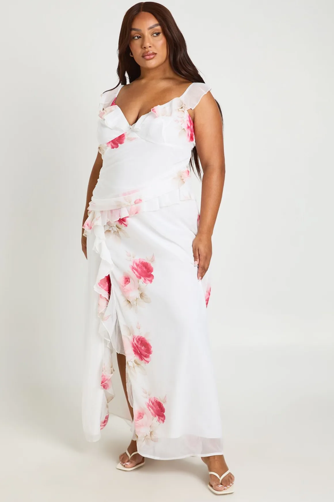 Robe Maxi En Mousseline À Imprimé Floral Avec Décolleté Plongeant Et Détails Volantés