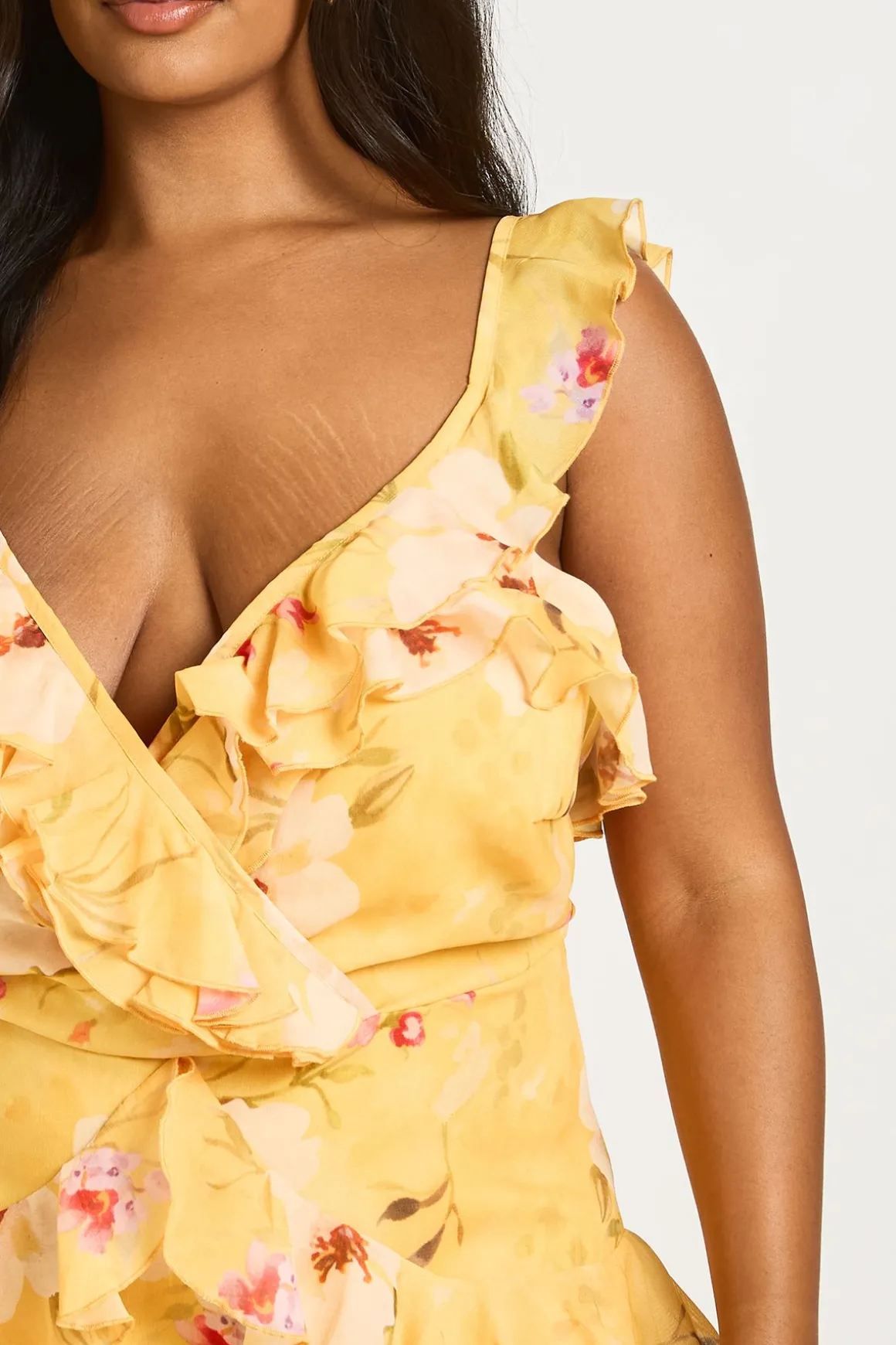 Robe Maxi En Mousseline À Volants Et Col En V Avec Imprimé Floral Grande Taille