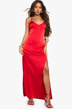 boohoo Robe maxi en satin avec décolleté plongeant et fente avant<Femme Satin Et Dentelle|Robes