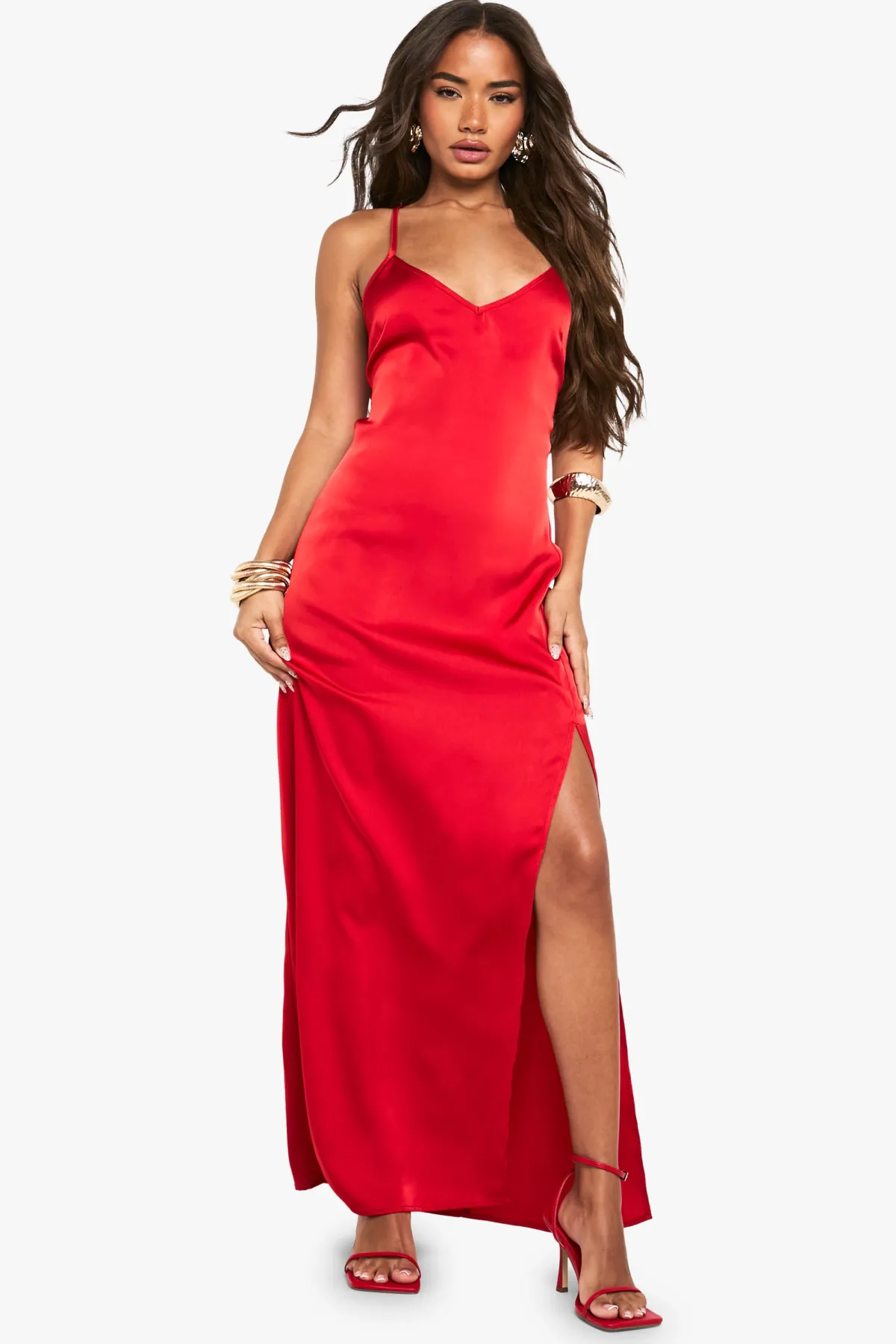 boohoo Robe maxi en satin avec décolleté plongeant et fente avant<Femme Satin Et Dentelle|Robes