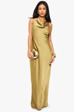 boohoo Robe maxi en satin à dos drapé<Femme Robes Demoiselles D'Honneur|Satin Et Dentelle