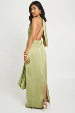 Robe maxi en satin à encolure halter, décolleté plongeant et détails drapés