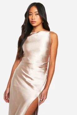 Robe maxi en satin pour demoiselles d'honneur à encolure échancrée