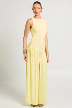 Robe Maxi En Tissu Fluide À Encolure Asymétrique Avec Détails Froncés