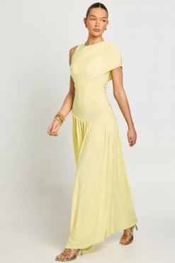 Robe Maxi En Tissu Fluide À Encolure Asymétrique Avec Détails Froncés