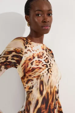 Robe maxi en viscose georgette transparente à motif animal esquissé et dos drapé