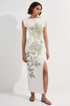 Robe maxi estivale premium ornée d'appliqués et de détails couture