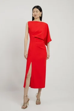 Robe maxi fluide ajustée à manches asymétriques
