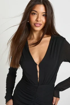 boohoo Robe maxi froncée avec détails de fermoir à crochets et œillets<Femme Robes Moulantes|Robes À Manches Longues