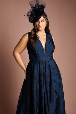 Robe Maxi Grande Taille à Décolleté Plongeant et Ourlet Cascade en Organza Jacquard