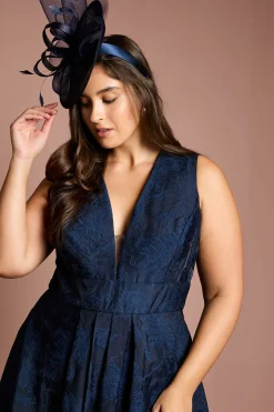Robe Maxi Grande Taille à Décolleté Plongeant et Ourlet Cascade en Organza Jacquard