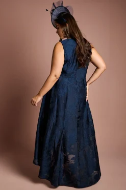 Robe Maxi Grande Taille à Décolleté Plongeant et Ourlet Cascade en Organza Jacquard