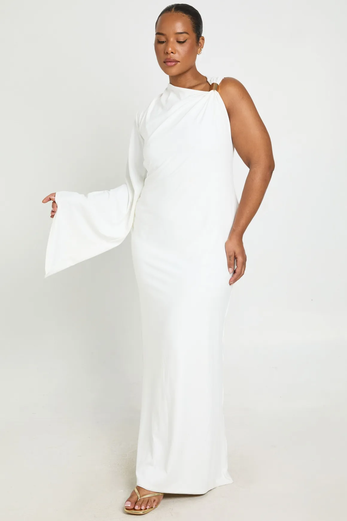 Robe Maxi Grande Taille À Double Épaisseur Avec Détail Asymétrique Et Garniture