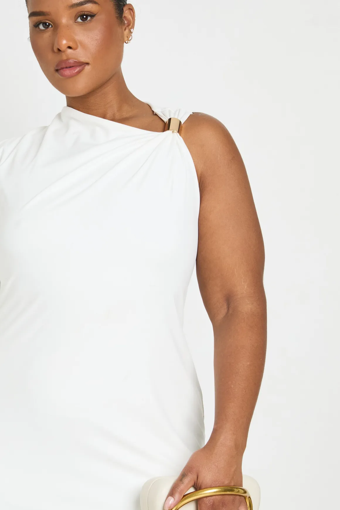 Robe Maxi Grande Taille À Double Épaisseur Avec Détail Asymétrique Et Garniture
