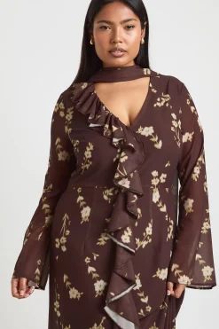boohoo Robe Maxi Grande Taille À Détail Volant Frontal Et Foulard<Femme Looks Chocolat|Robes Moulantes