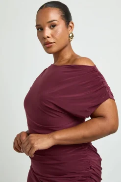 boohoo Robe Maxi Grande Taille À Encolure Asymétrique Et Corsage Froncé<Femme Robes De Soirée|Toutes Les Robes