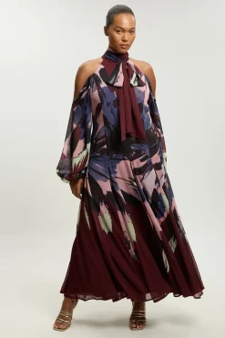 Robe Maxi Grande Taille En Georgette Froissée À Imprimé Floral Photographique, Col Montant Et Épaules Dénudées
