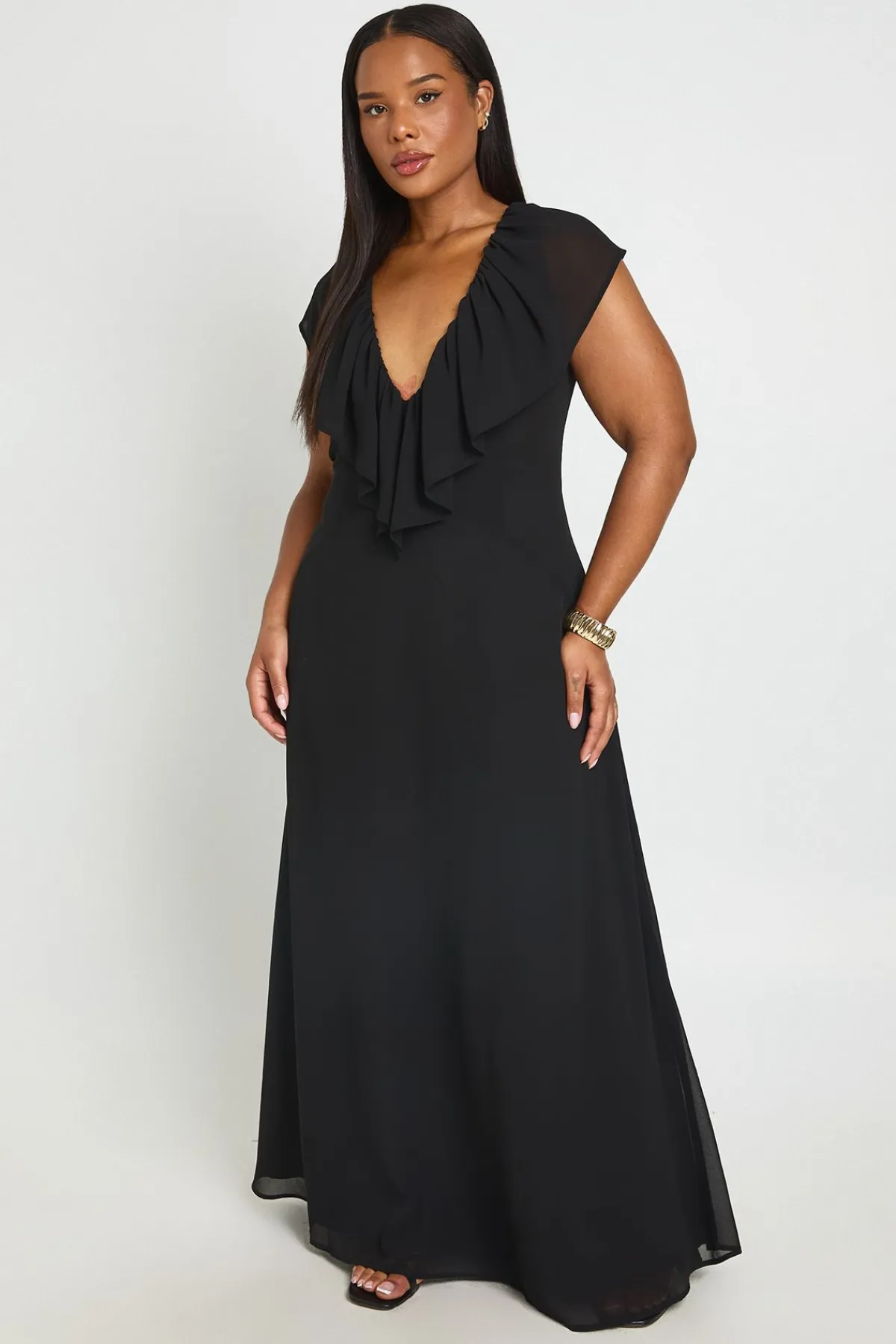 boohoo Robe Maxi Grande Taille En Mousseline À Volants Et Décolleté Plongeant<Femme Robes|Robes Longues